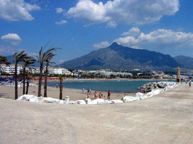 Hostal La Colonia Μαρμπέλλα Εξωτερικό φωτογραφία