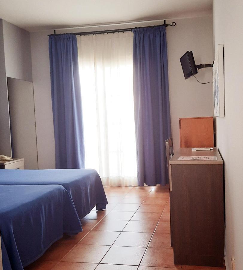 Hostal La Colonia Μαρμπέλλα Εξωτερικό φωτογραφία